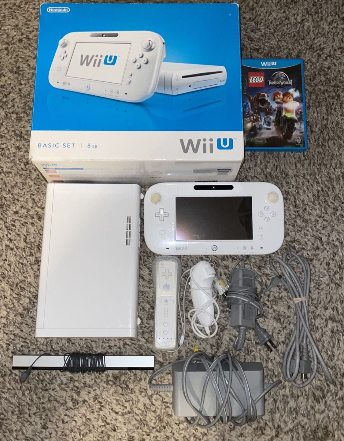 WHITE NINTENDO WII U CONSOLE WITH VIDEO GAME, GAMEPAD & CONTROLLER