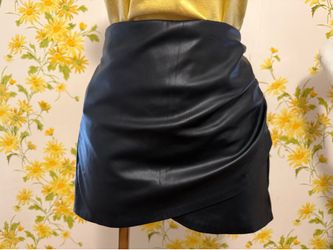 Zara faux leather Black Mini Skirt size XS