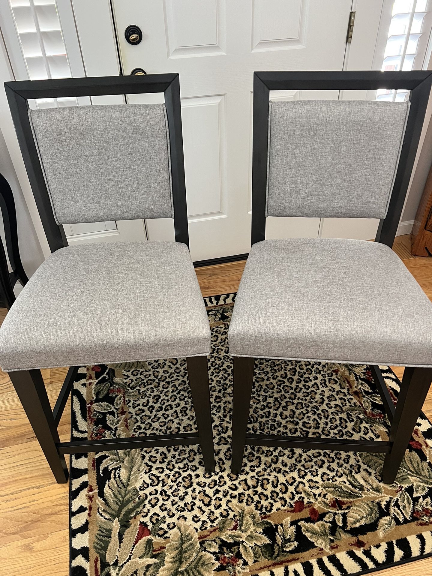 Bar Height Chairs - Excellent Condition