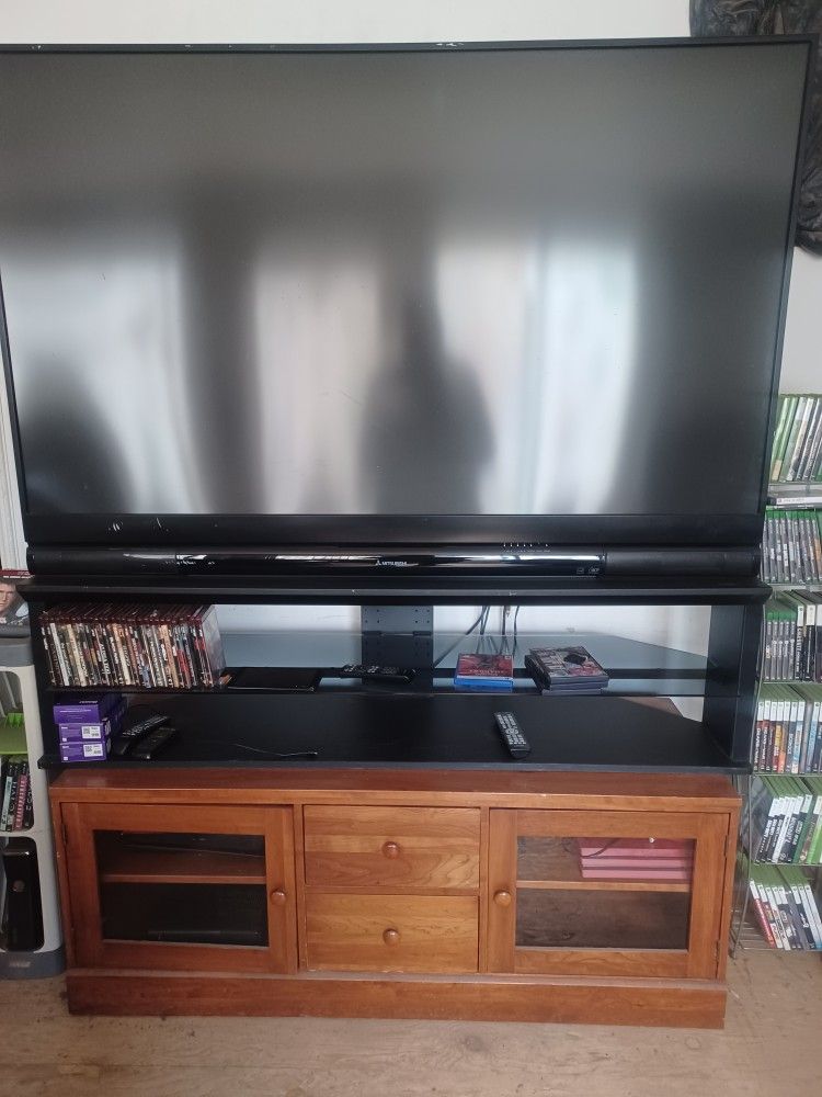 73"MITSUBISHI 1080P DIGITAL LASER PROJECTION TV WITH MATCHING STAND AND ROKU STREAMING STICK $300 FINAL PRICE