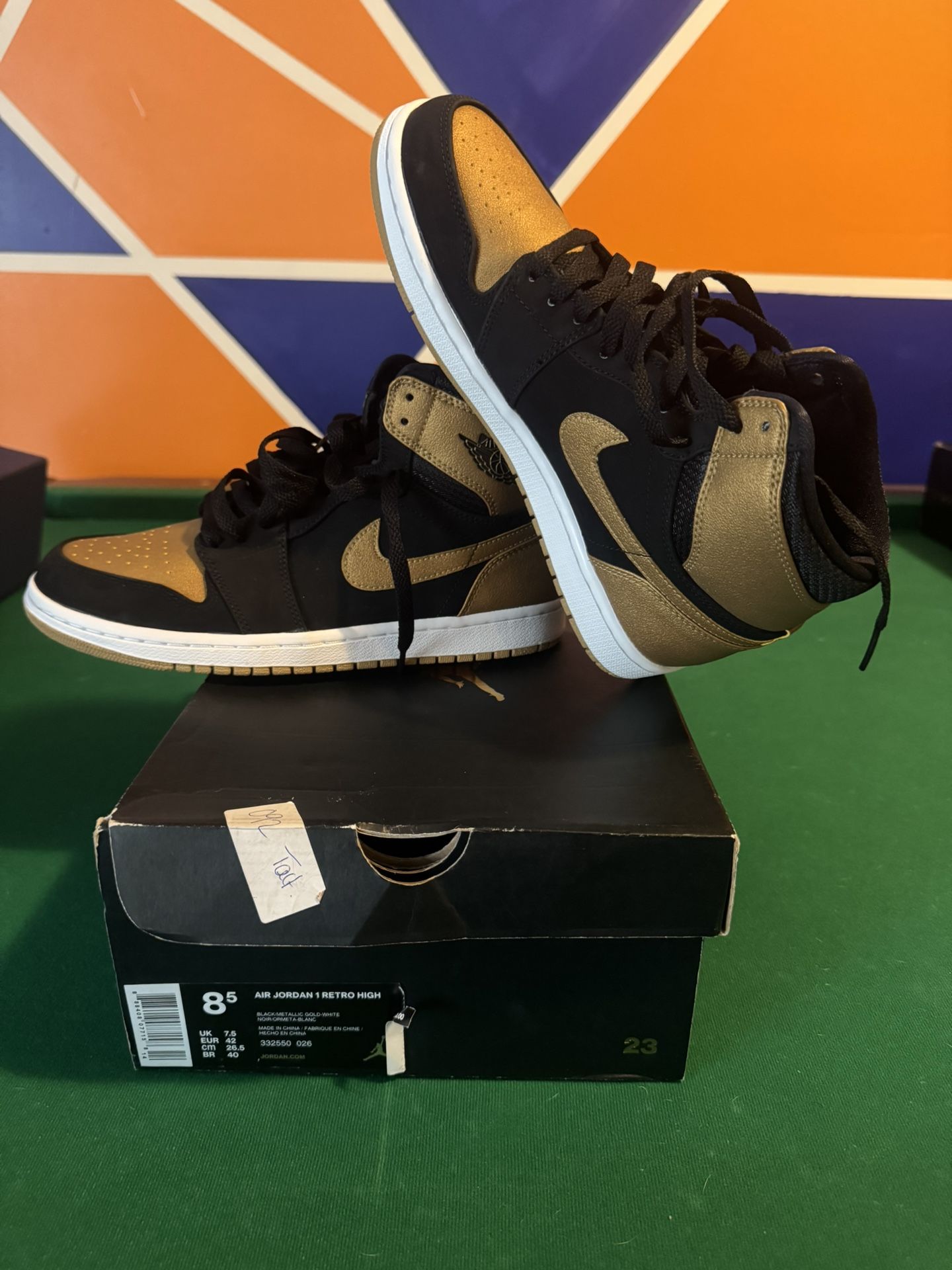 AIR JORDAN 1 RETRO OG SIZE 8.5