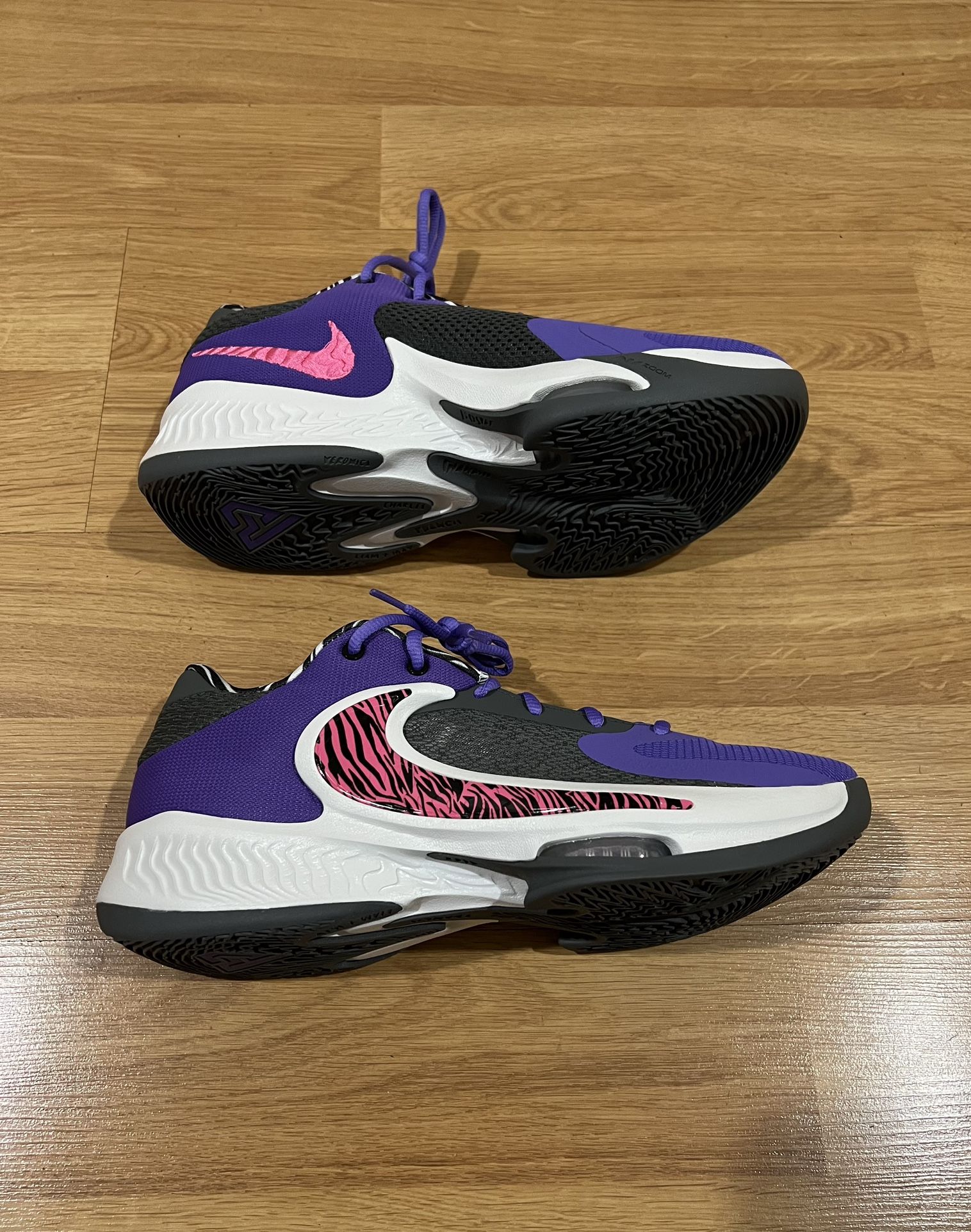 Nike Zoom Freak Basketball Shoes Men Size 10