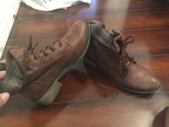 Women boots size 8