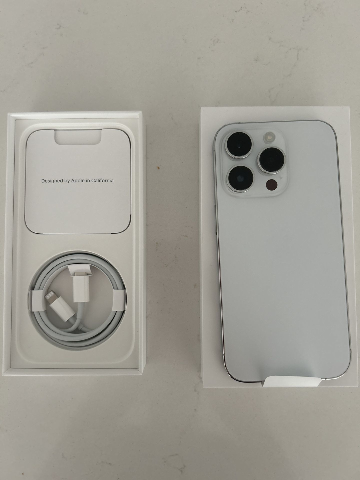 New UNUSED iPhone 14 Pro (256gb) White. - Unlocked 