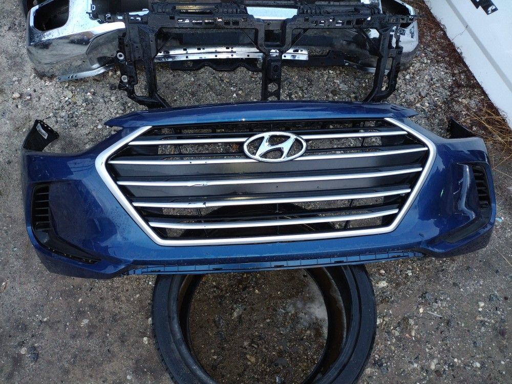 2017 And 2018 Hyundai Elantra Parts Only Bumper No Good