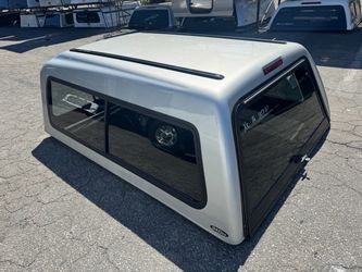 Toyota or Tacoma camper Shell 1987-04