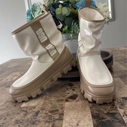 UGG Women’s Classic Brellah Mini Boot