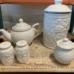 White Tea Pot Set