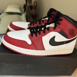 Jordan 1 Mid’s 10.5