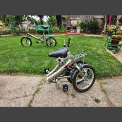 Set Of  2  Folding Portable Rv Bikes Great Condition 