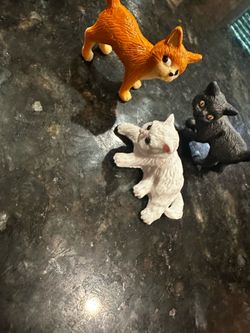 Cat figurine toys