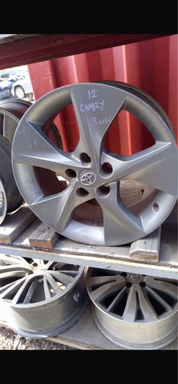 2013 Toyota Camry wheel