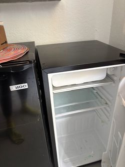 Black Mini Fridge with Freezer Compartment