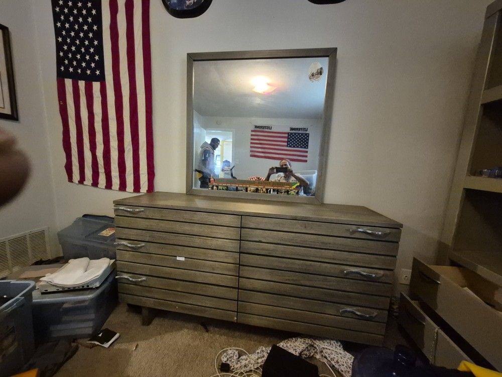 Rustic Drawers With Mirror