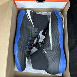 Nike Indoor Soccer Shoes Size 10.5