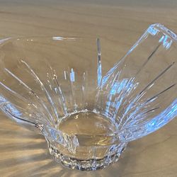 Louise Kennedy Tipperary Crystal Tea Light Candle Holder “AURORA T-Light”. Beautiful Crystal fluted design adds elegance allows the candle light to sh