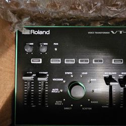 Roland Voice Transformer VT-3 and Mic Controller (DISCONTINUED CLASSIC, AIRA COMPATIBLE)
