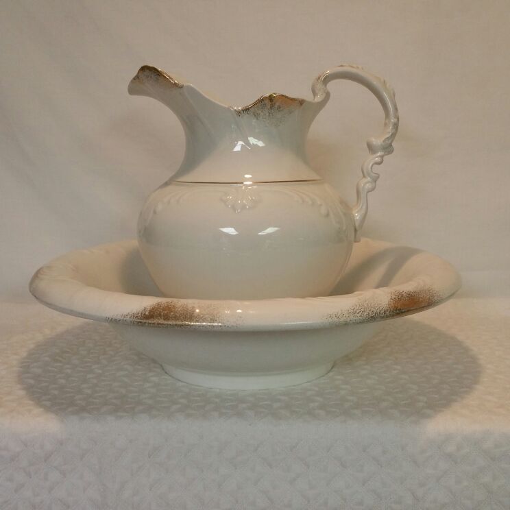 Large Antique Etruria Mellor & Co Porcelain Wash Basin Pitcher/Bowl Set from the late 1800's/early 1900's