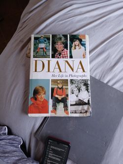 Diana Her Life In Photographs. Book 