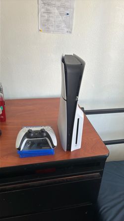 Playstaion 5 slim like brand new works great!!!