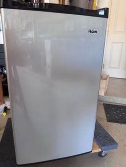 Haier 3.2 Cu. Ft. Mini Fridge HC32SF10SV