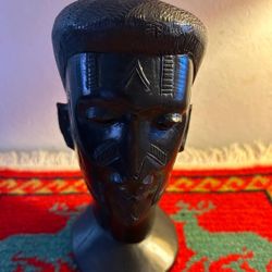 FIGURA ANTIGUA DE RESINA 