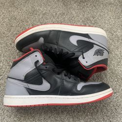 Air Jordan 1’s Men’s Gray & Black size 9.5