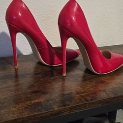 High Heels Red Size 7