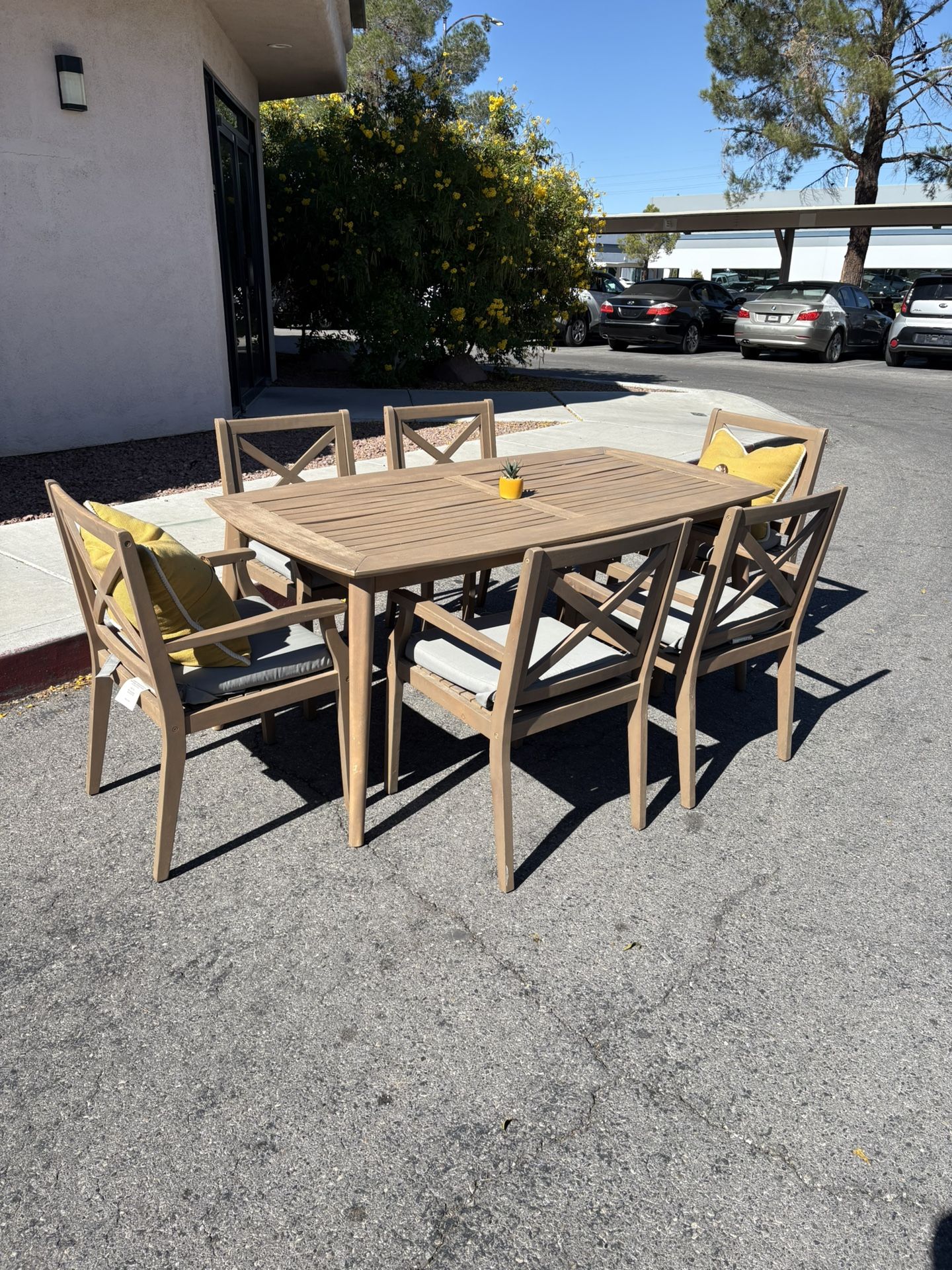 7 Piece Outdoor Patio Set ( Can Deliver For $10 )