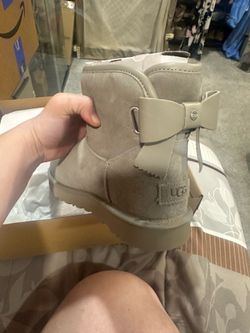 Grey Uggs bow