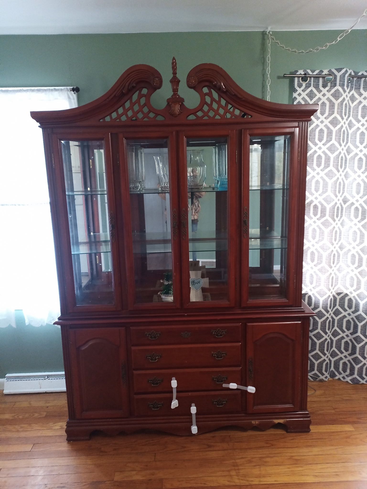 BEAUTIFUL WOOOD CHINA CABINET