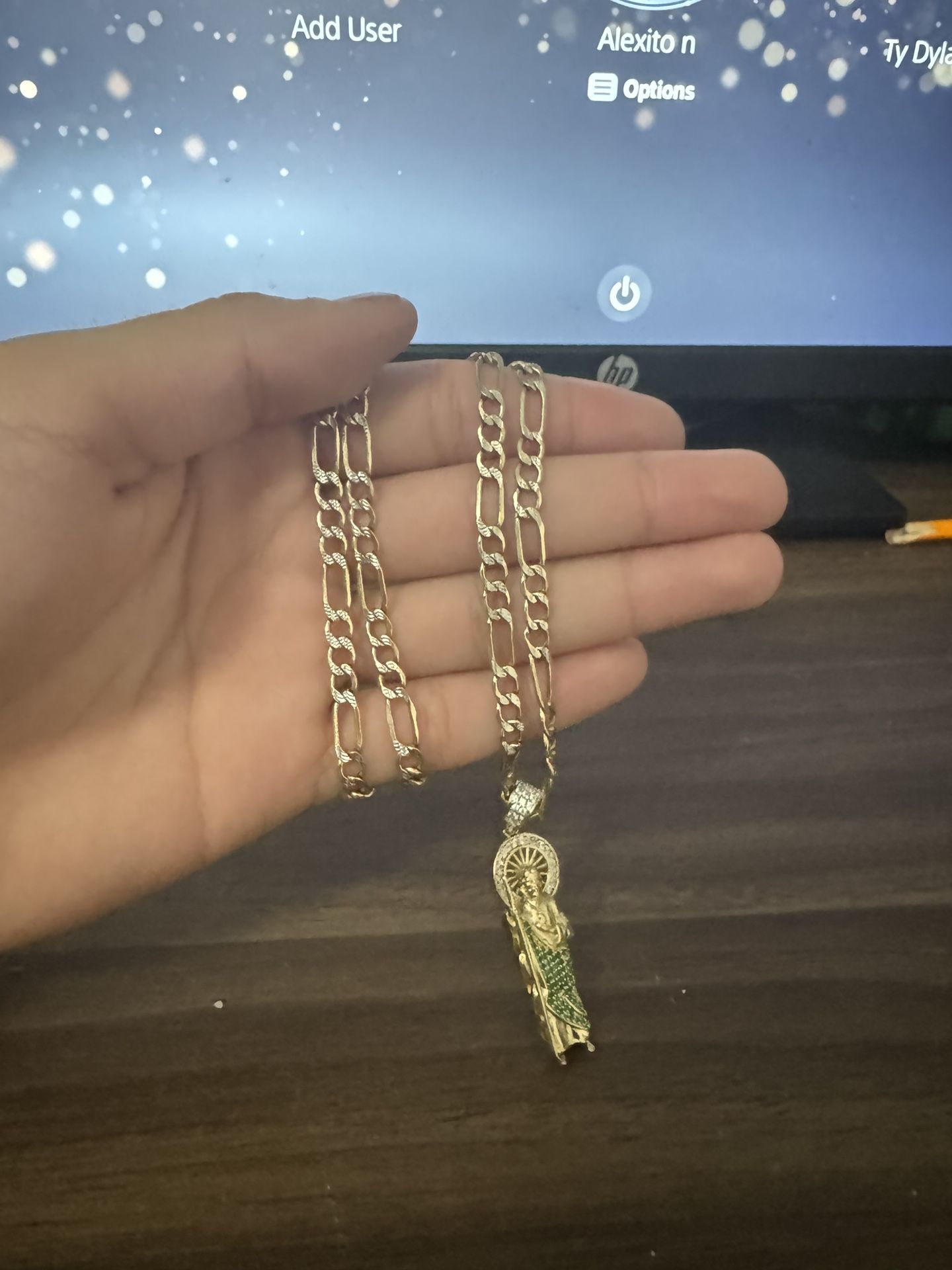 22”1/2 14KT gold Chain And Pendant