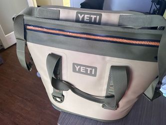 YETI Hopper Two 30 Soft-Sided ice Cooler Bag Tan/Green great condition