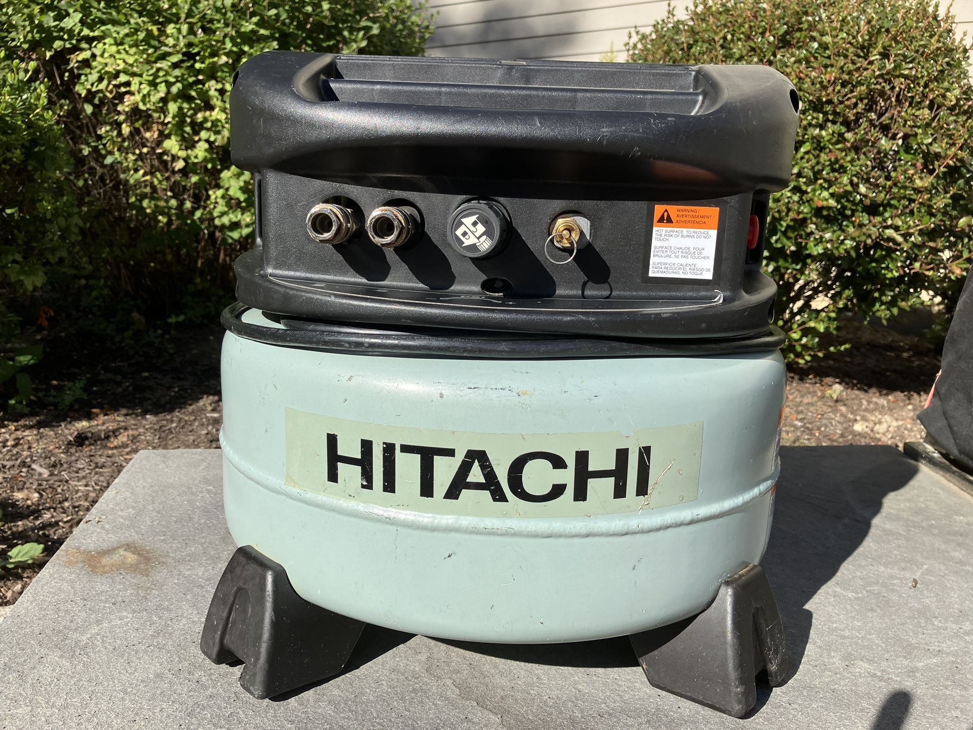 Hitachi 6 Gal Air Compressor