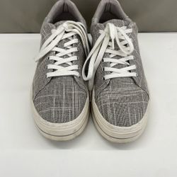 Clark’s Cloud steppers. Item No  842 (Shopgoodwill)