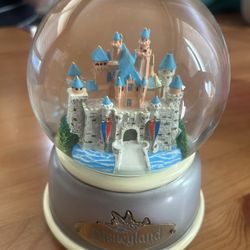 Disneyland Sleeping Beauty Castle Snow Globe Music Box When You Wish Upon A Star