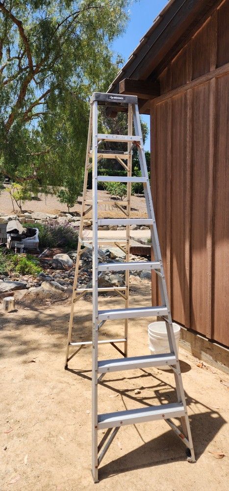 Husky 8ft Step Ladder 250lb Capacity 