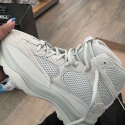 Yeezy boots Size7.5 