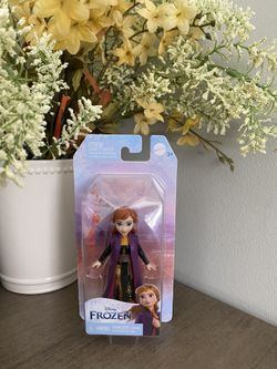Disnep Frozen Anna Small Figure