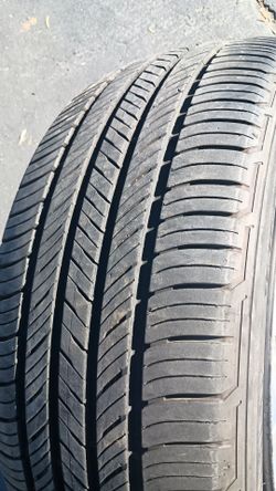 Tire Rim Gmc Rim 20" Tired Size 275 55 20 Kumho, One Rim & One Tire Like New, lots of tread.