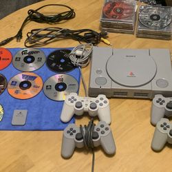 Play station 1 + 18 GAMES BUNDLE