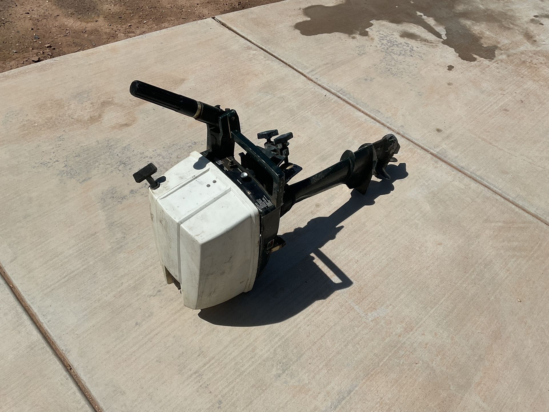 Outboard boat motor