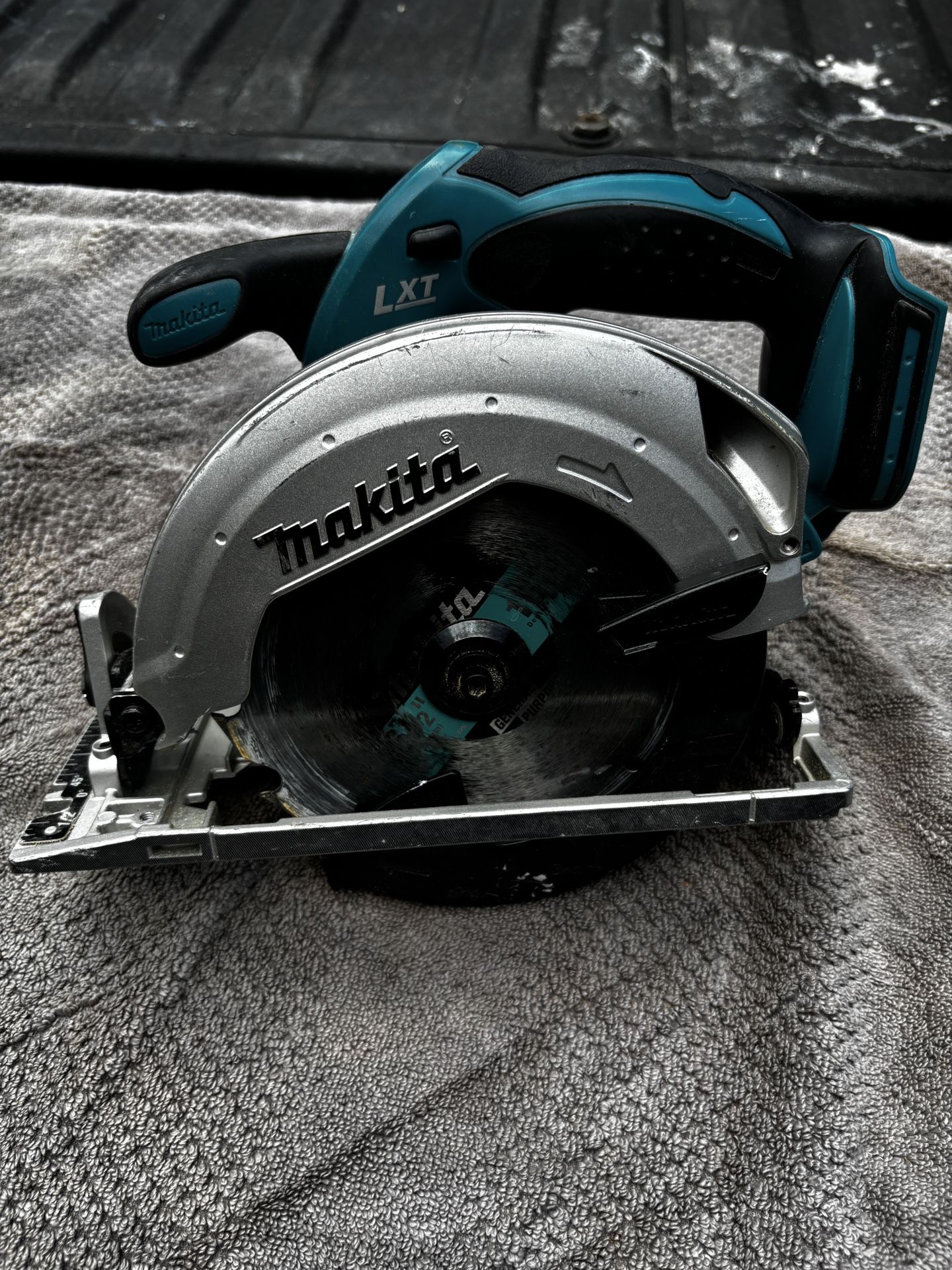 MAKITA 18V 6-1/2 in. Circular Saw (Tool-Only)