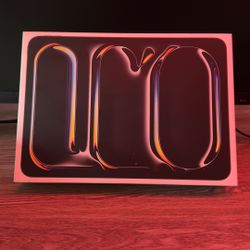 iPad M4 1TB Nano Glass Brand New Un Opened 