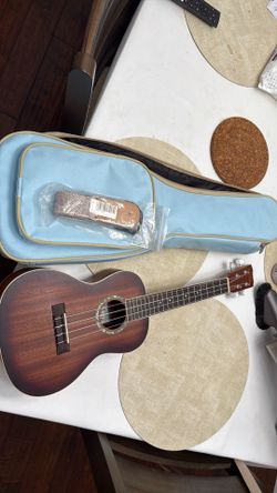 Cordoba 15cm Ukulele with case