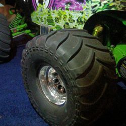 Grave Digger 1/0 Scale VXL RTR 