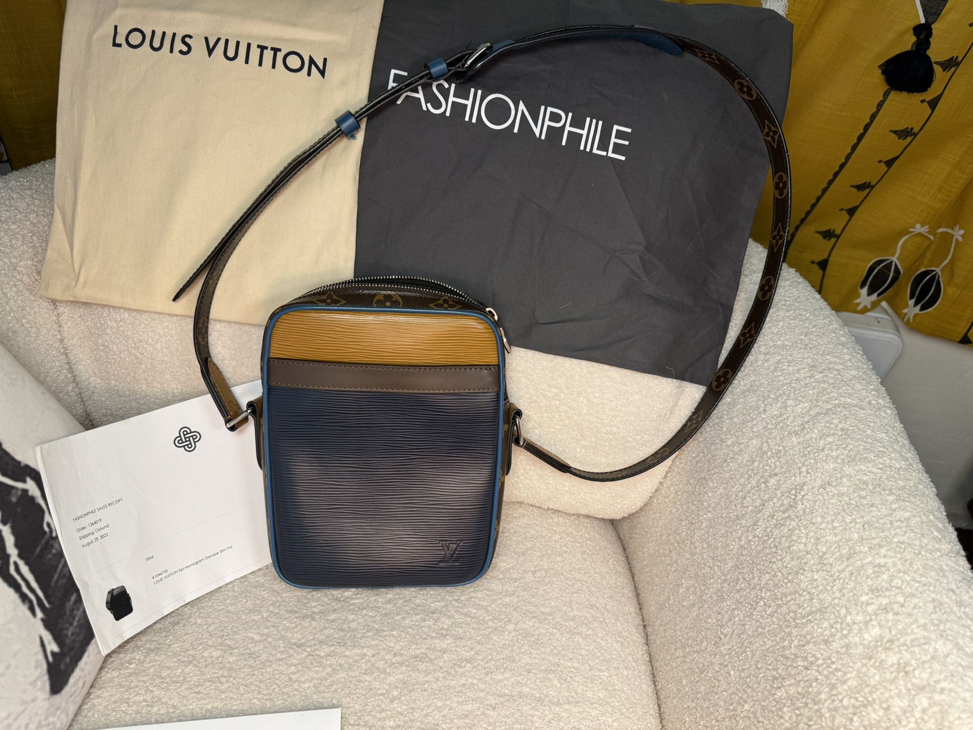 Authentic Louis Vuitton Epi Monogram Danube Bag Slim Purse Crossbody Manbag 