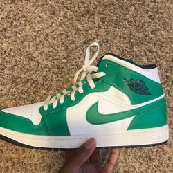 Air Jordan 1 Mid Lucky Green