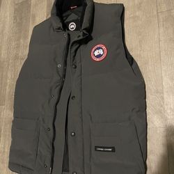 Mens Small Gray Canada Goose Vest