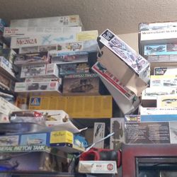 Vintage War Airplaines And Tanks Plastic Models